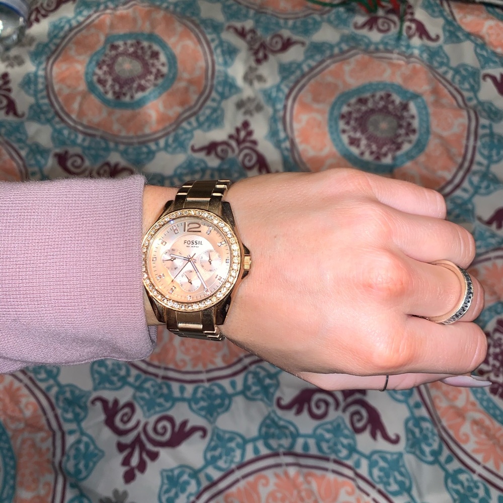Rose gold “Rylie” Fossil watch